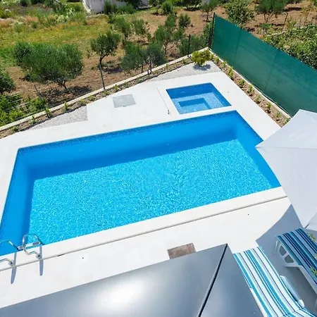 Velum Villa Mravince