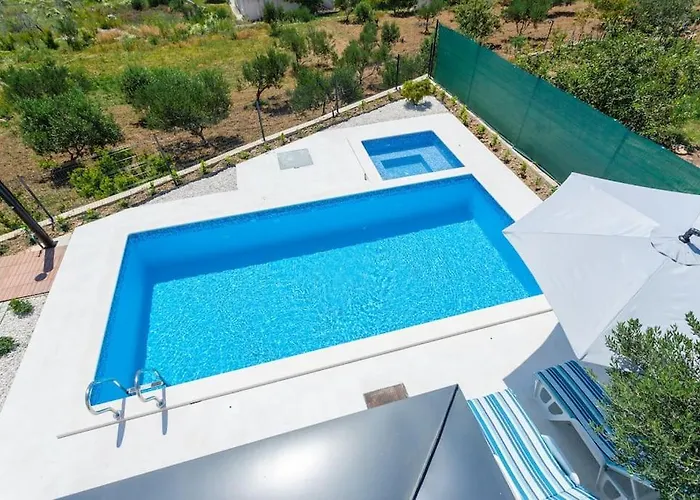 Velum Villa Mravince